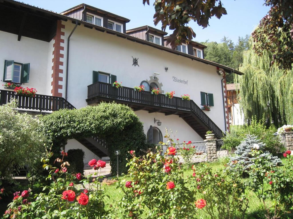 esterno_2-hoteNaturhotel Wieserhof  Renonl-naturhotel-wieserhof-renon-bolzano